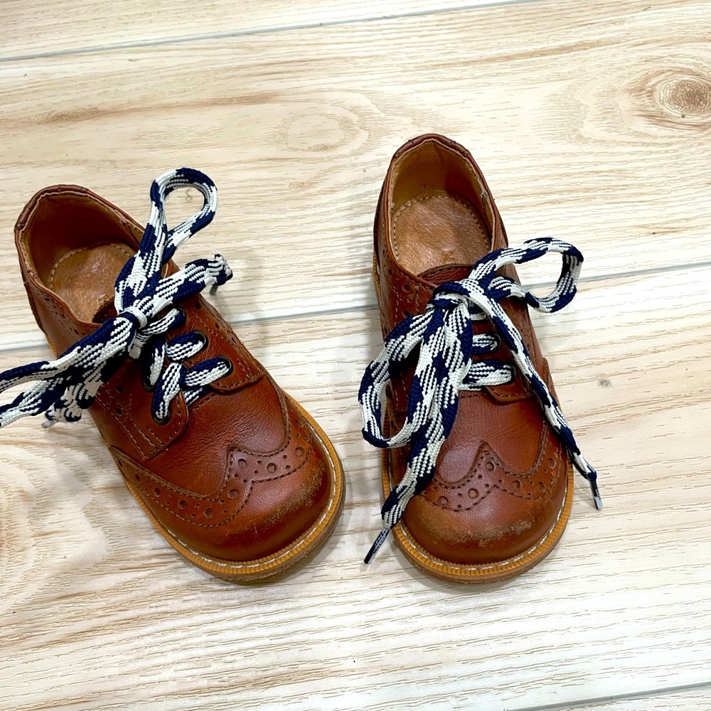 Mikoleon Oxfords EUC